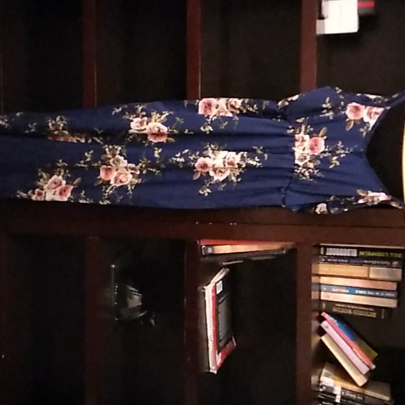 Womans one piece - Picture 3 of 3